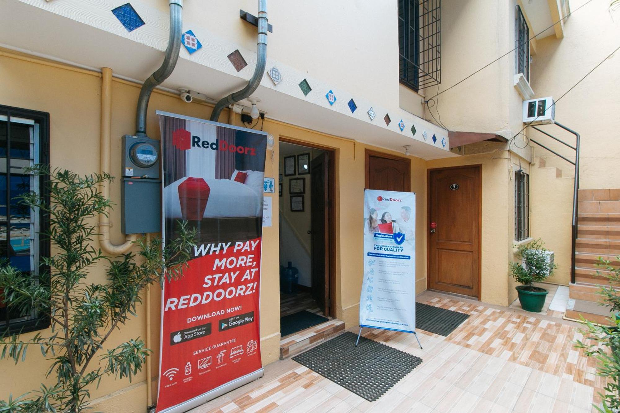 Reddoorz Near Pnr Espana Station Manille Extérieur photo